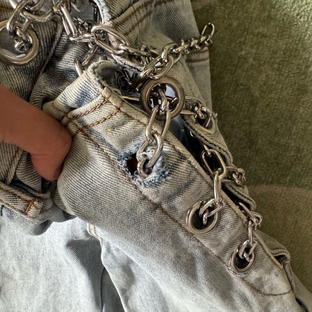 Chain-Embellished Light Blue Jeans - Picture 4 of 6